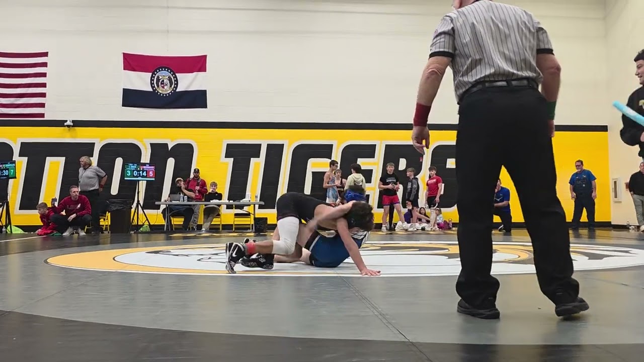 Isaiah Dick vs Jacob Barnand. Tiger tough sedalia youth tournament. Isaiah wins 6-5