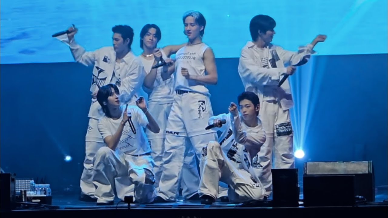 82MAJOR ‘Say More’ mirrored dance performance