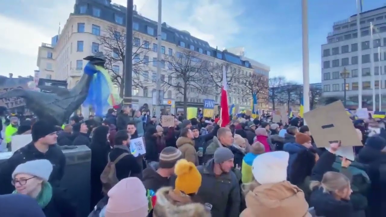 Crowd Sings Ukrainian National Anthem at Anti-War Protest in Stockholm