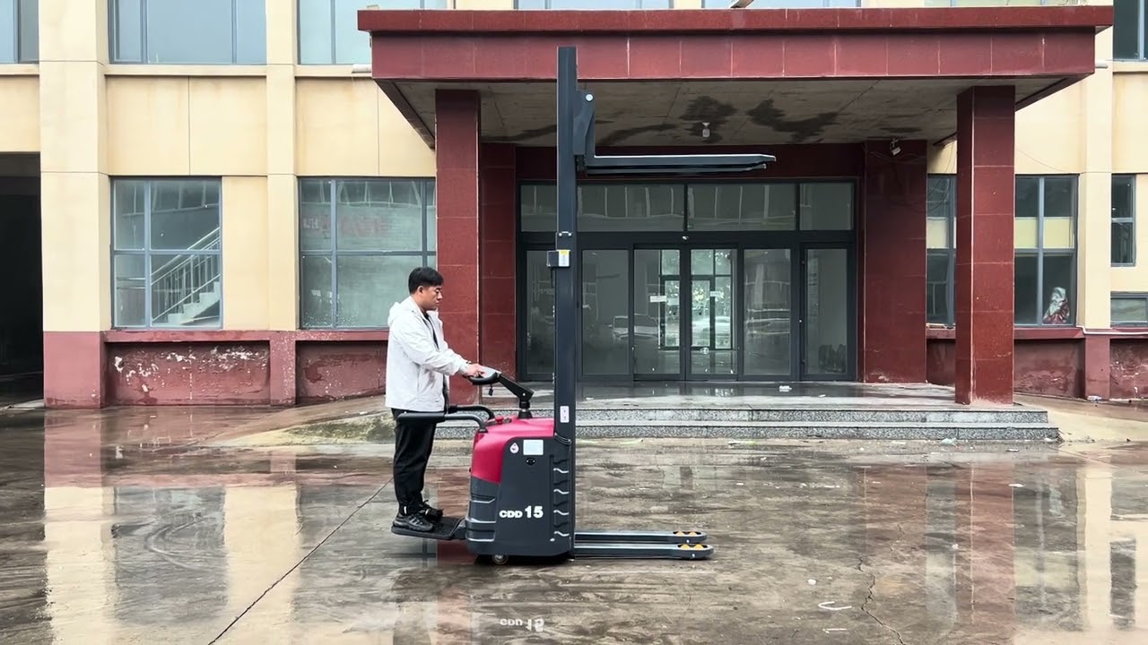 Electric forklifts equipped with CE certified world-renowned brand engines. 