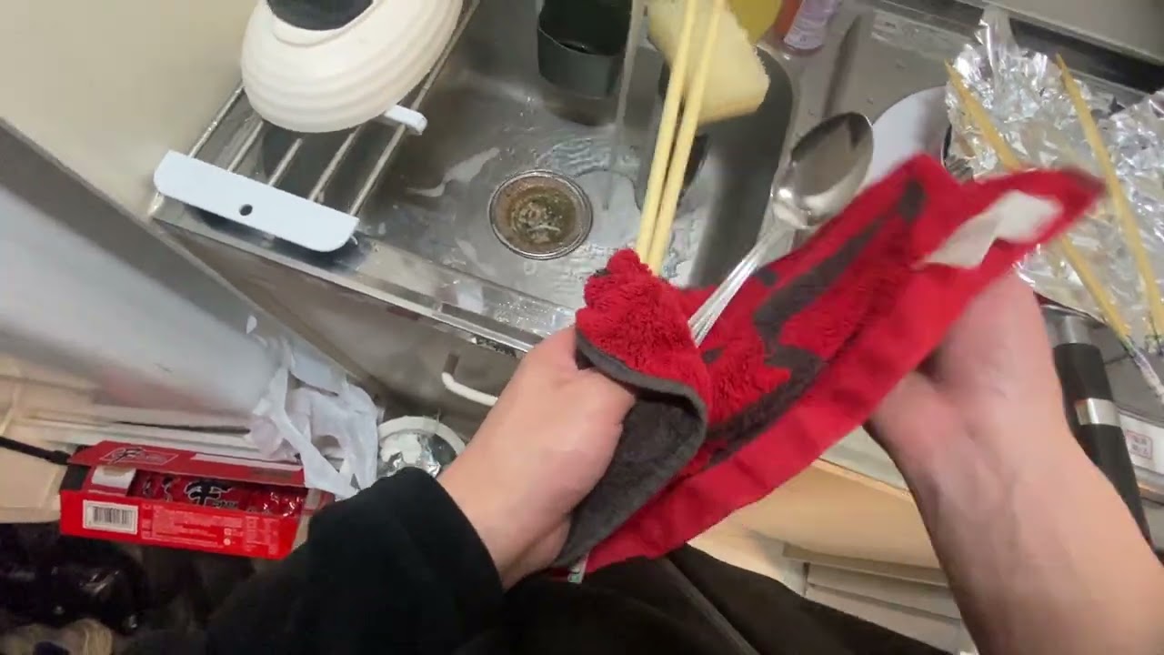 男の自炊。冷凍餃子焼くだけ