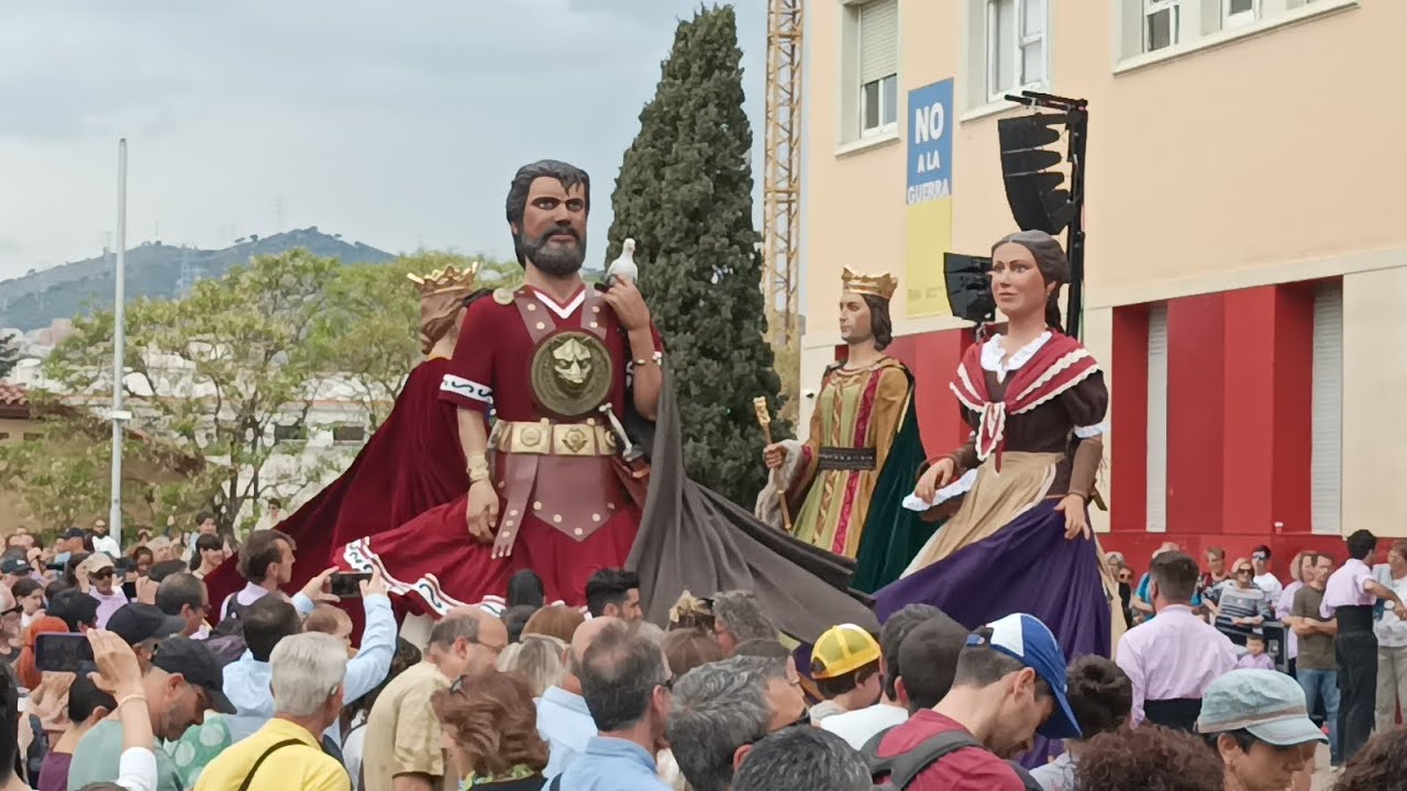 Ciutat Gegantera Santa Coloma de Gramenet Balls a La plaça. part 2 (7/5/23)