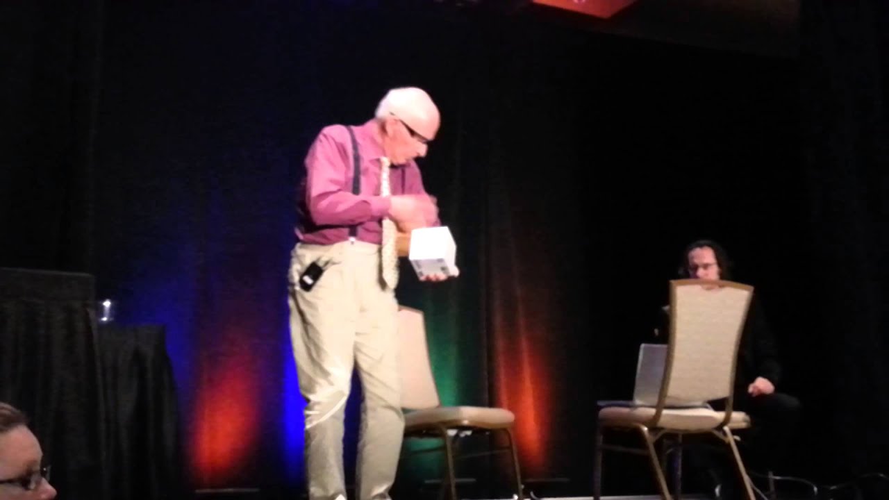 Lubor Fiedler performs Gozinta Boxes at Magic Live