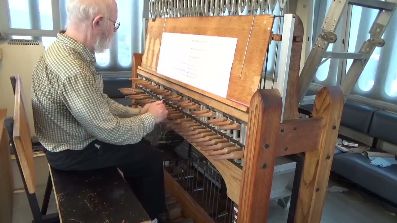 Wild Mountain Thyme - Folksong played on UCR carillon