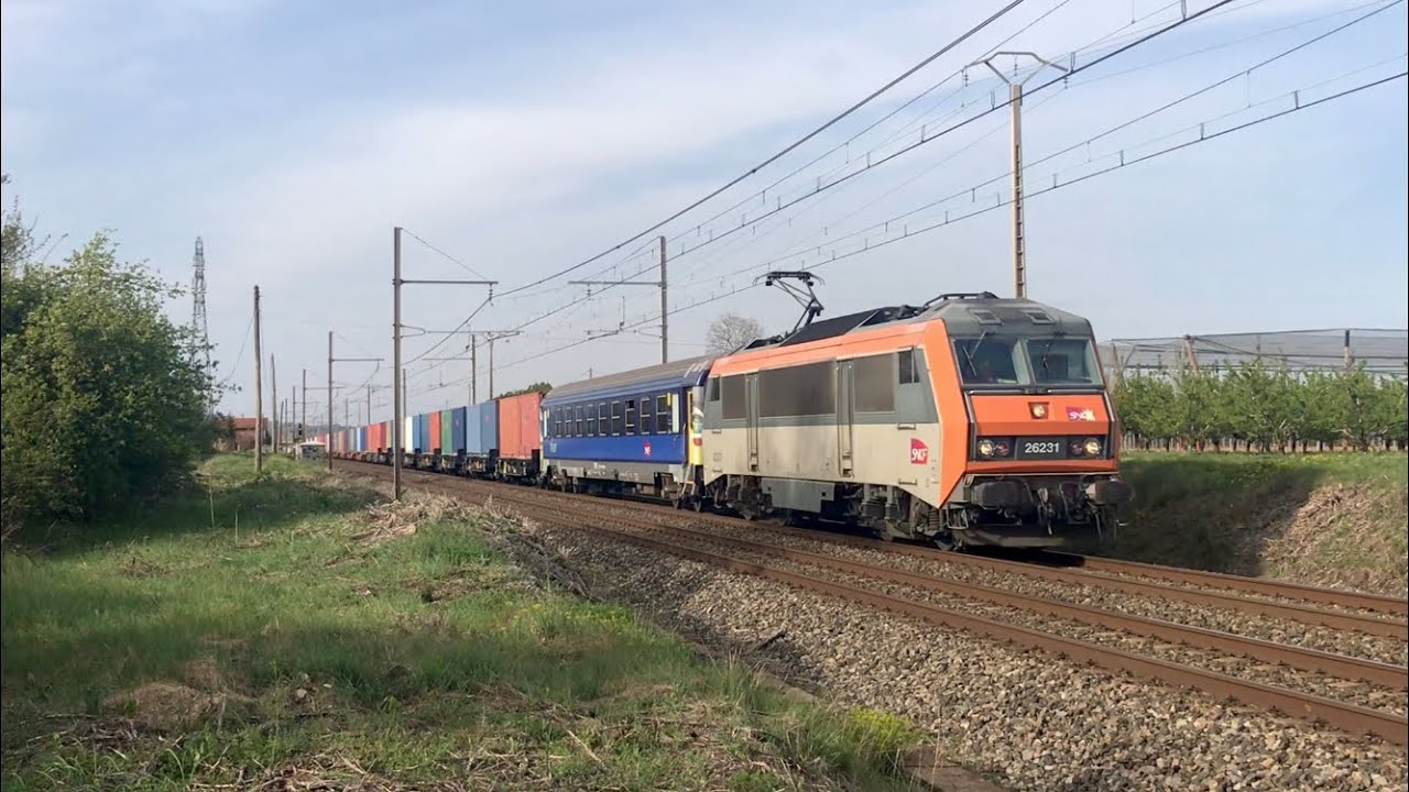 BB 26231 sur un train militaire 489851 Ch&acirc;lons en Champagne - la Seyne au pk 604 le 13/04