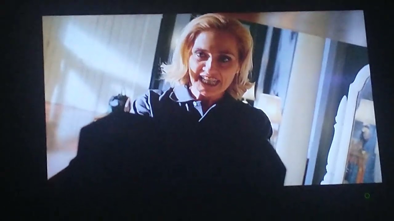 momento exacto cuando Sharon incendia la mansión (soy luna temporada 3)(episodio 59)