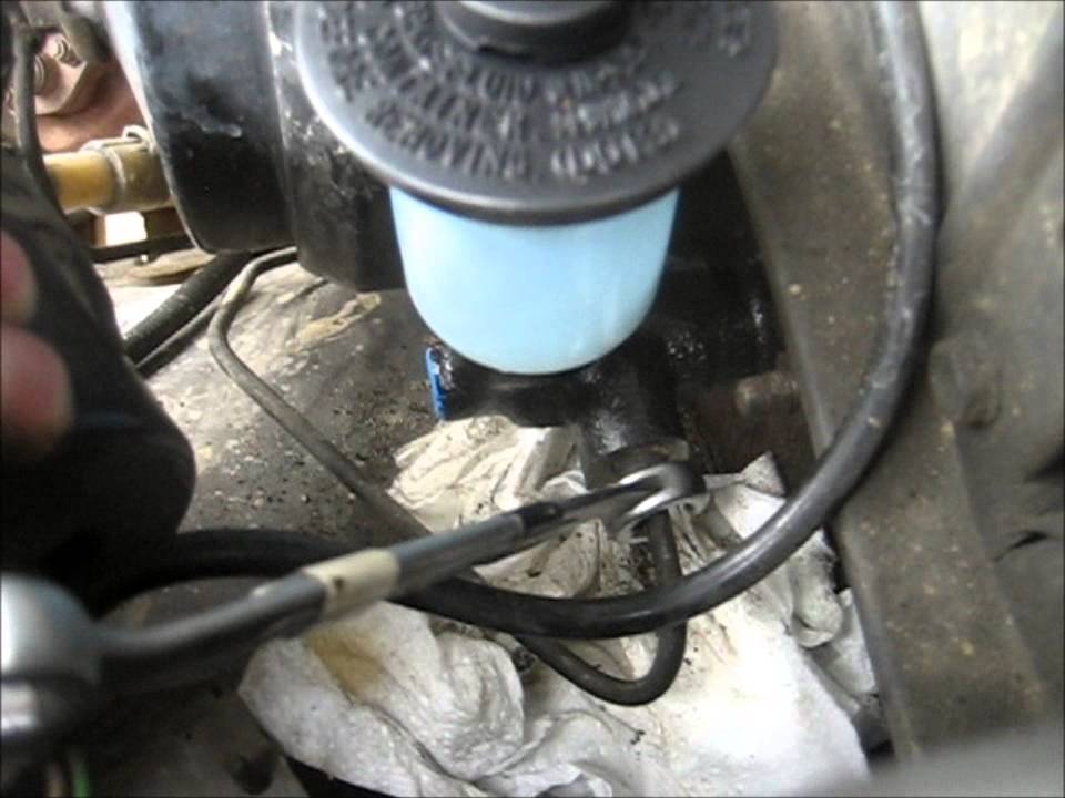 Toyota 4Runner/Pickup Clutch Master and Slave Cylinder Replacement