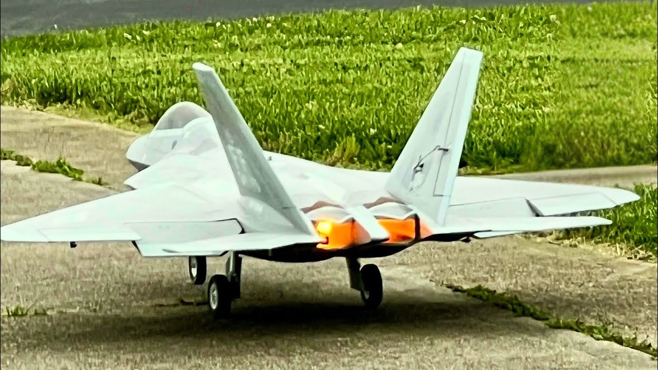 Freewing F-22 Raptor 90mm maiden flights. AS3X+