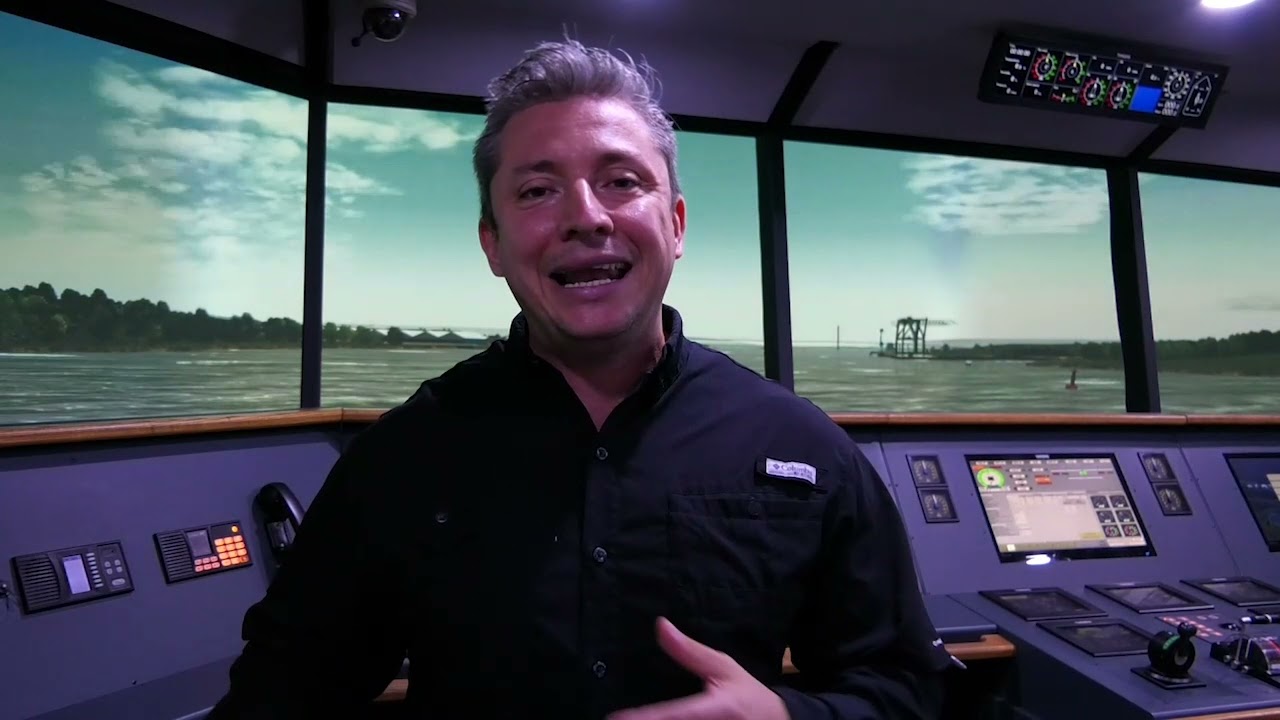 Entrenamiento de maniobras clasificadas con remolcadores de propulsión azimutal