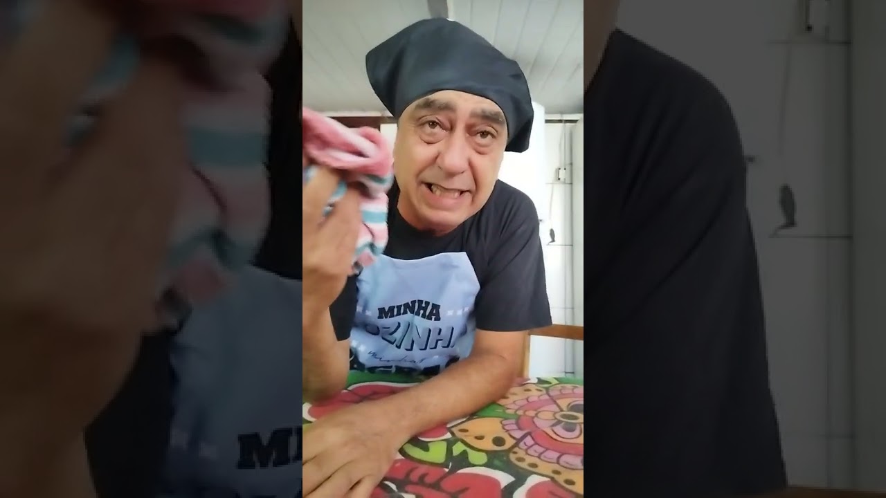 fofoqueiro e muito ignor@nte.