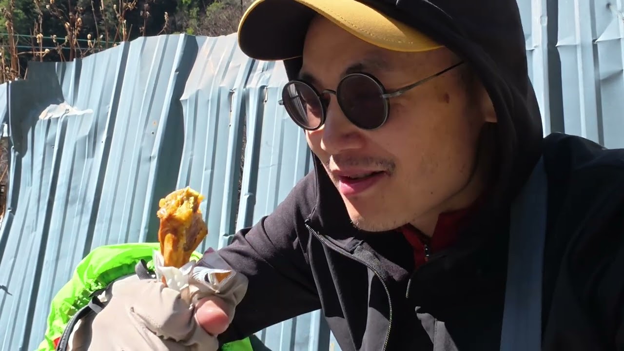徒步川藏线EP5:穿过漫长隧道到达米亚罗镇，中途遇到藏族奶奶的热情投喂