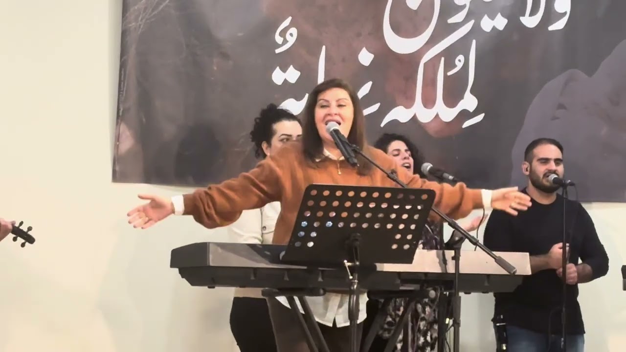 ترنيمة مغمور بفيض الروح مع المرنمه منال سمير