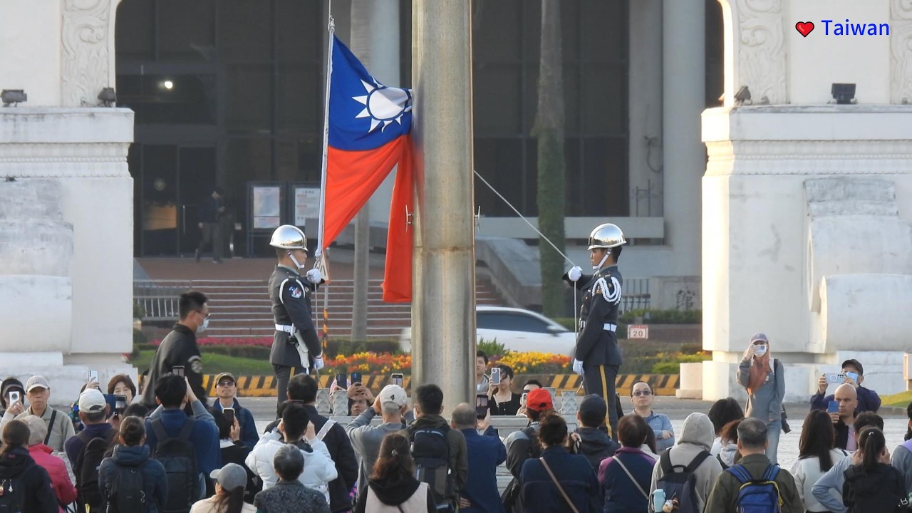 國旗 被 旗繩 卡住 😮 #中華民國115年2月12日(2026/2/12) 中正紀念堂  降旗典禮  Flag lowering ceremony in #Taiwan ❤️(4k)
