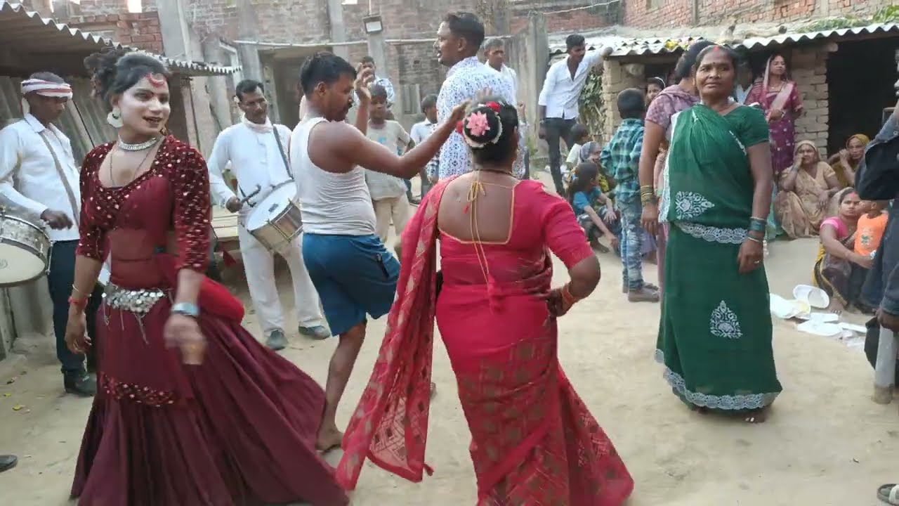 जब डांसर के साथ भाभी का मुकाबला हुआ तो डांसर  #video #viralvideo #viralreels ...