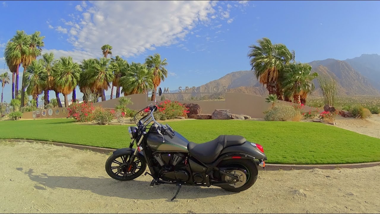 2017 KAWASAKI VULCAN 900 CUSTOM - Better than a Fat Boy?