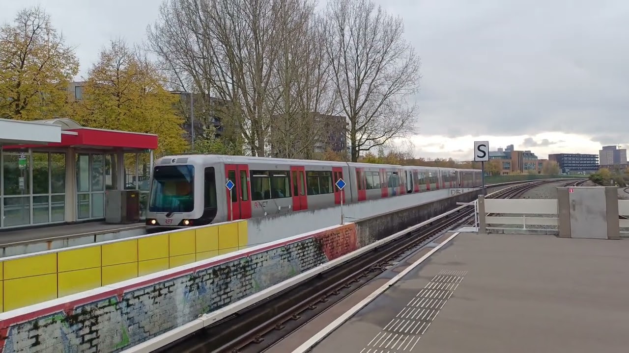 Kleine compilatie van RET metro's op metrostation Capelsebrug