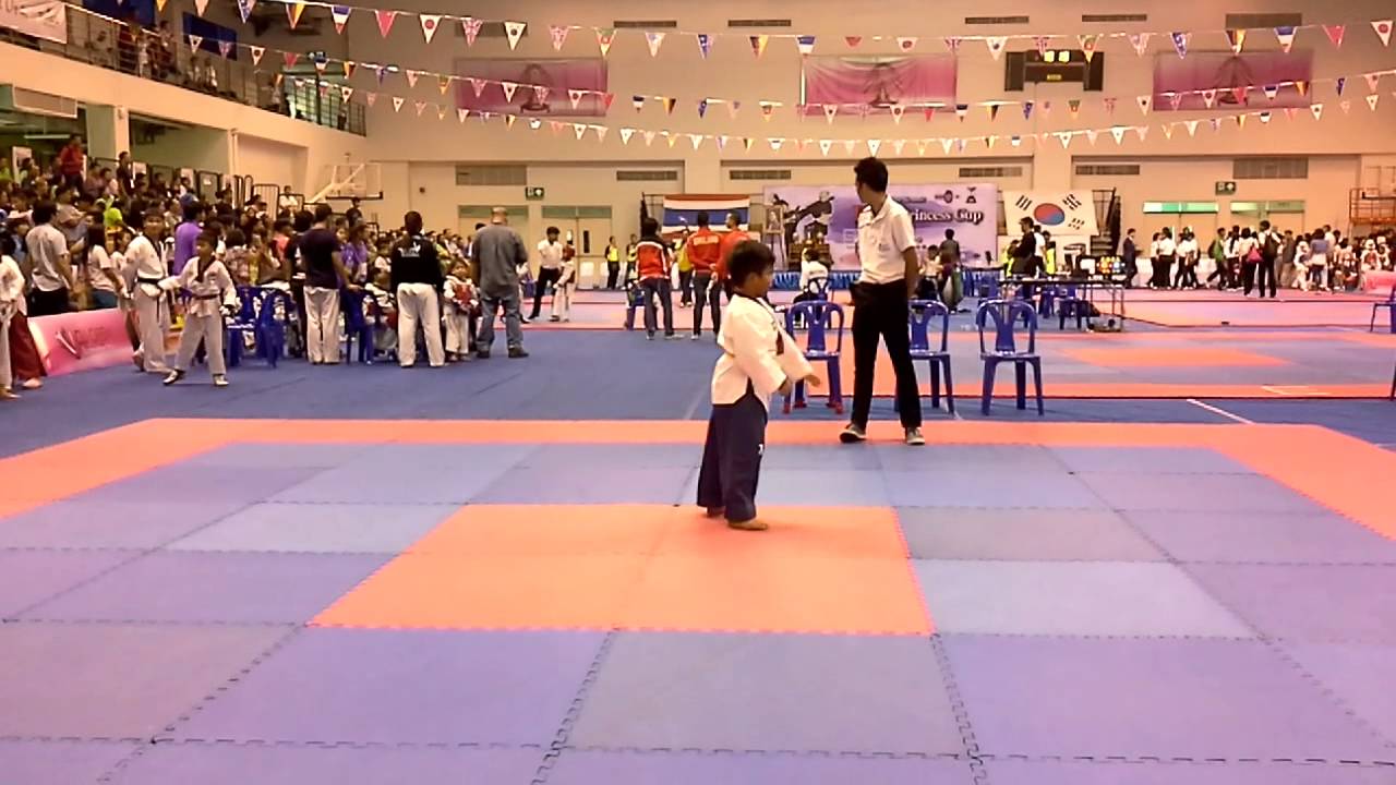 แข่งเทควันโดท่ารำพุมเซ่ สายเหลือง(น้ององศา)