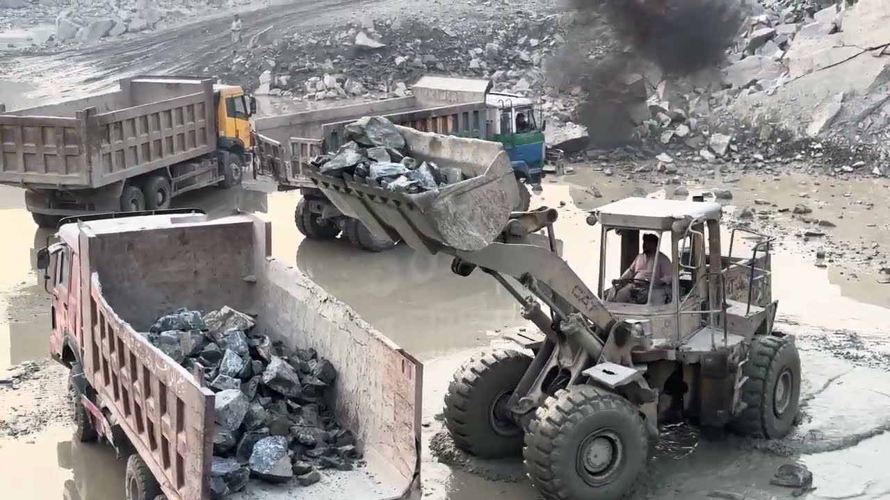 Caterpillar 966E Rock Loading Process – Full Operation