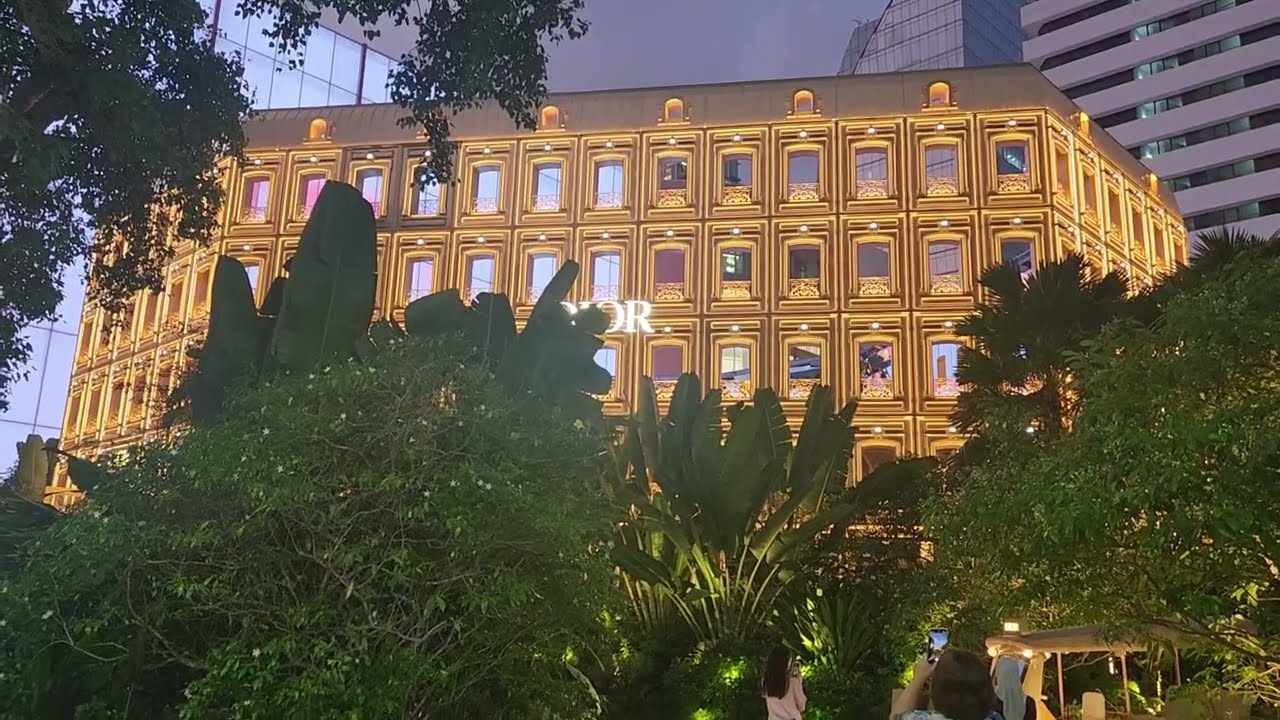Вот тебе и Золотой Диор в Бангкоке ✨️ 🛍