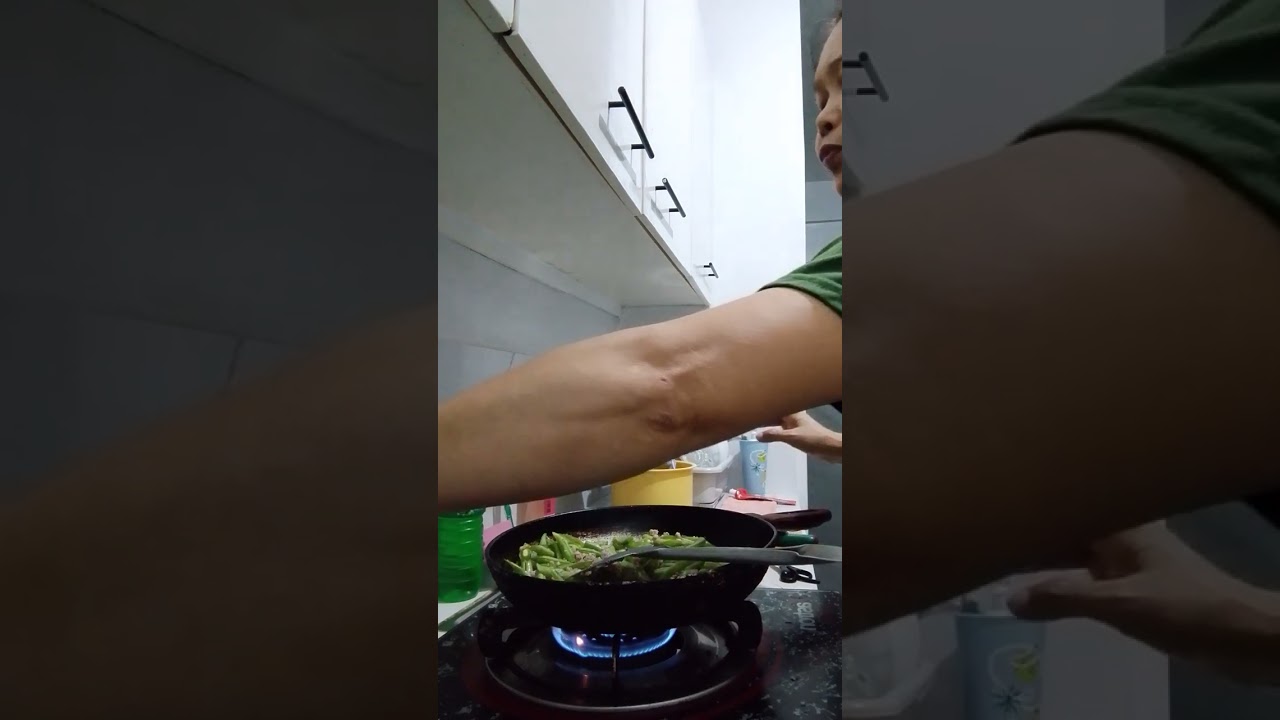 Another hearty meal, giniling with green beans ...