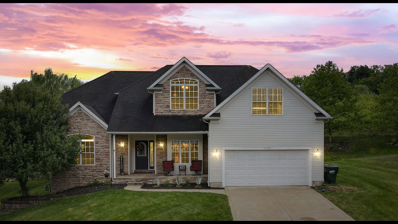 NEW LISTING in Medina Ohio: 5 bedrooms on Over an Acre!