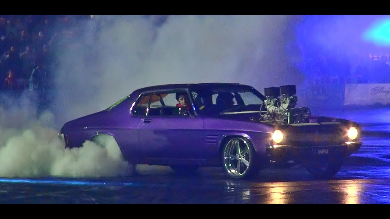 HANFUL BLOWN HQ MONARO AT BURNOUTS UNLEASHED 23.8.2014