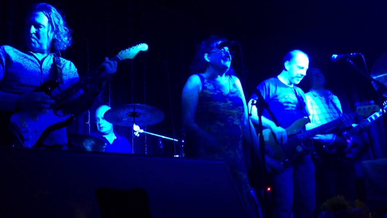 Lenna and the Snakemen : Back & Blue