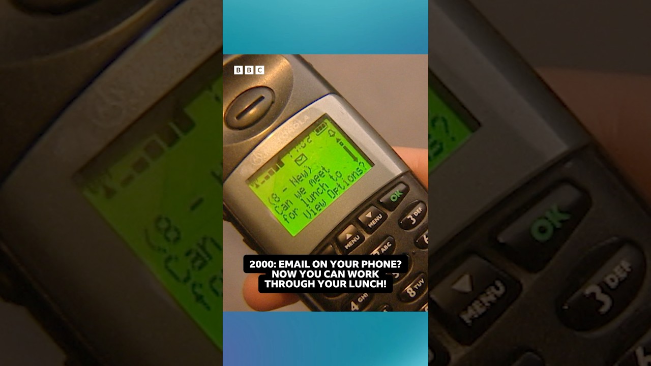 2000: When email came to our phones | BBC Archive