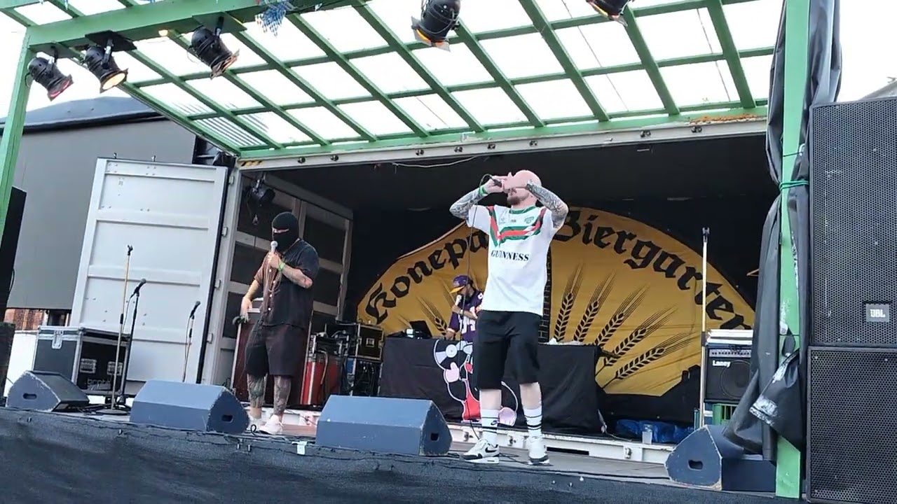 Julma Henri - Rikrek - Julma Henri & yst&auml;v&auml;t 20 vuotta Konepaja Biergarten