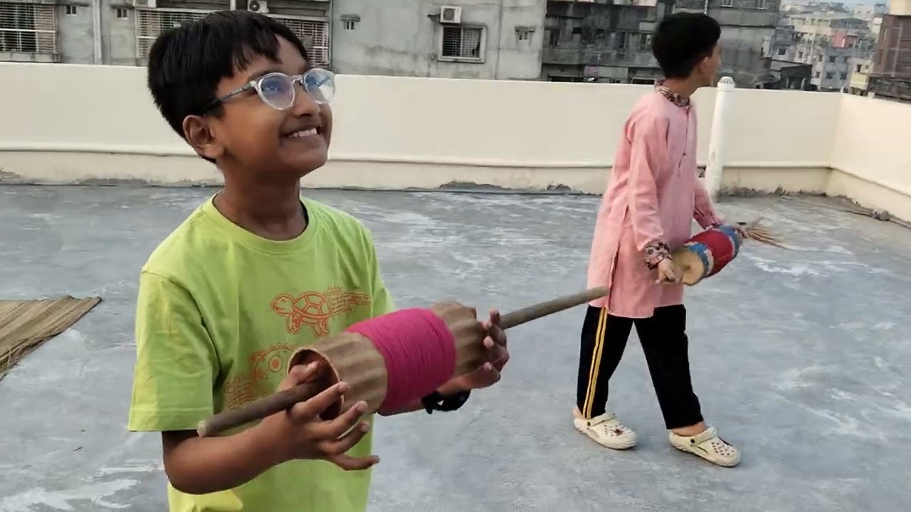 বন্ধুর বাসায় চলে আসলাম ঘুড়ি ওড়াতে।  #everyone #friends #kiteflying #enjoy #foryou 