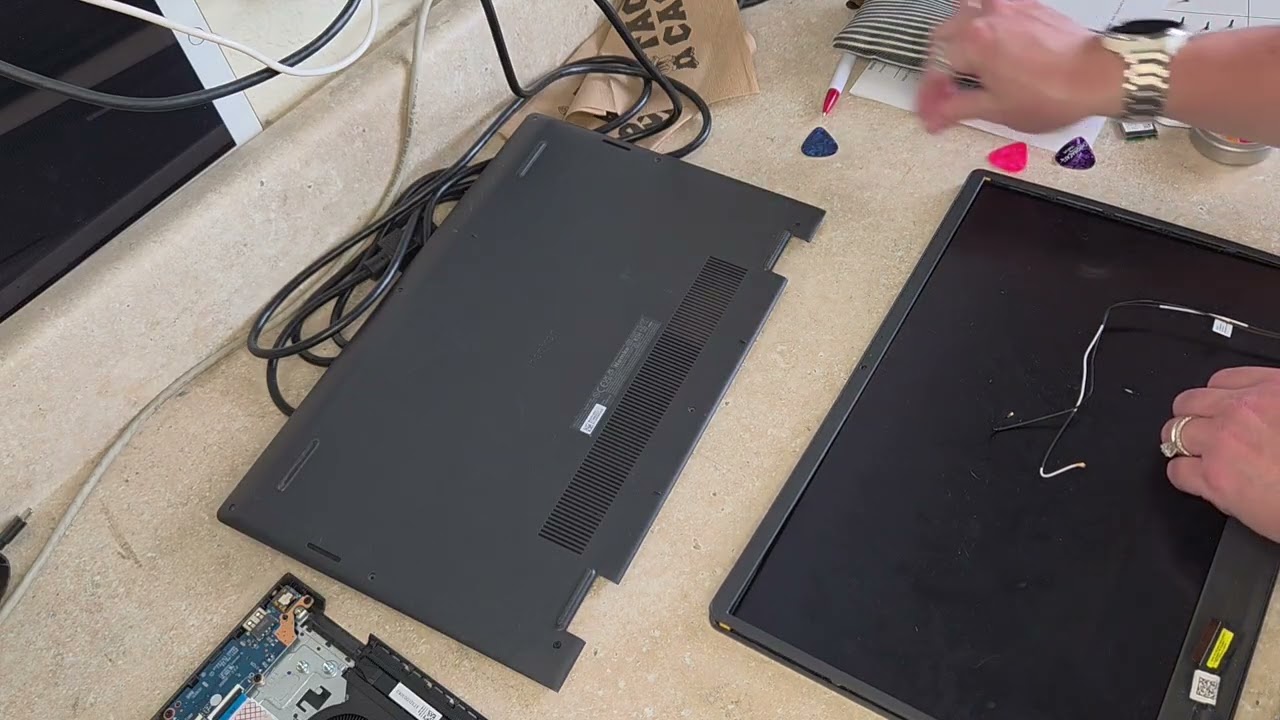 Dell Inspiron 15 3535 screen removal