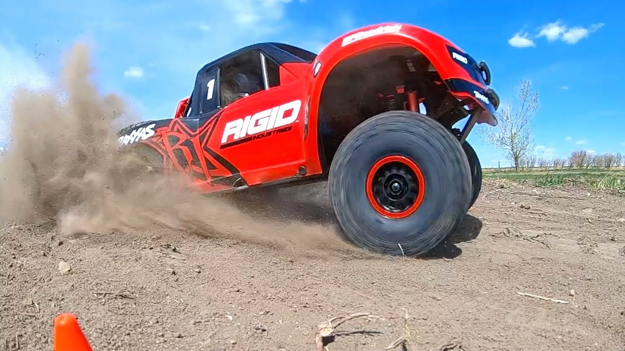 ROOSTERS for DAYS! HAS The SLASH 4x4 BEEN REPLACED? UDR 6S 4WD RACE TRUCK on TRACK! | RC ADVENTURES
