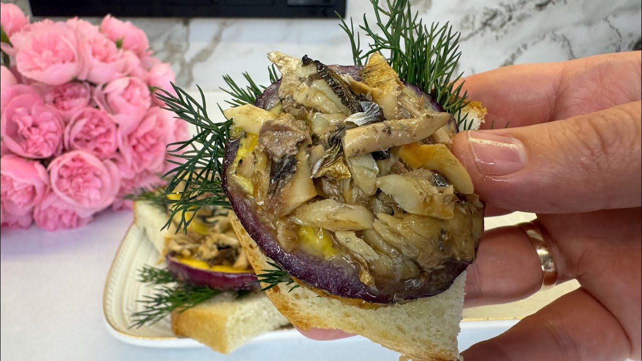 Hot Toasts with Egg and Sprats 🍞🐟