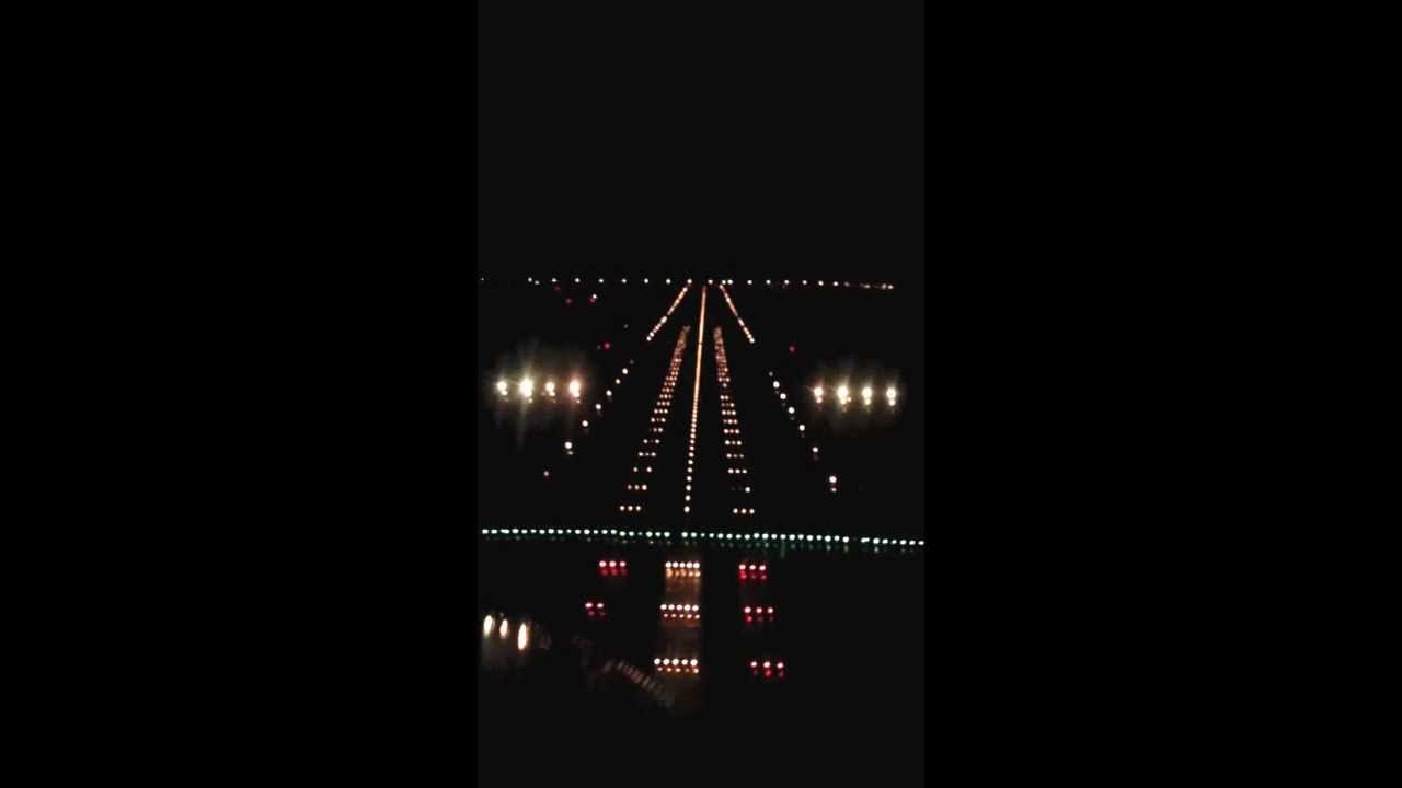 Keflavik Airport(BIKF), Iceland Extreme Night Approach Runway 11, Robin Aiglon