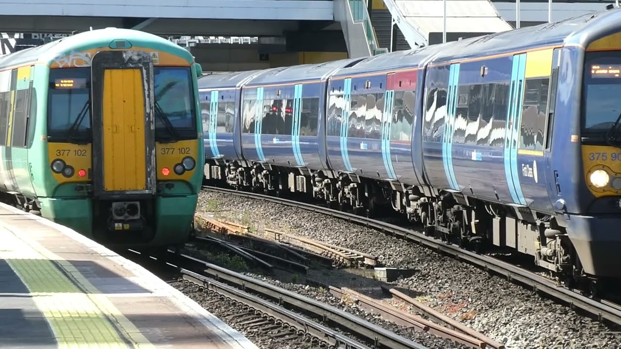 Trains at: East Croydon - 18 April, 2021