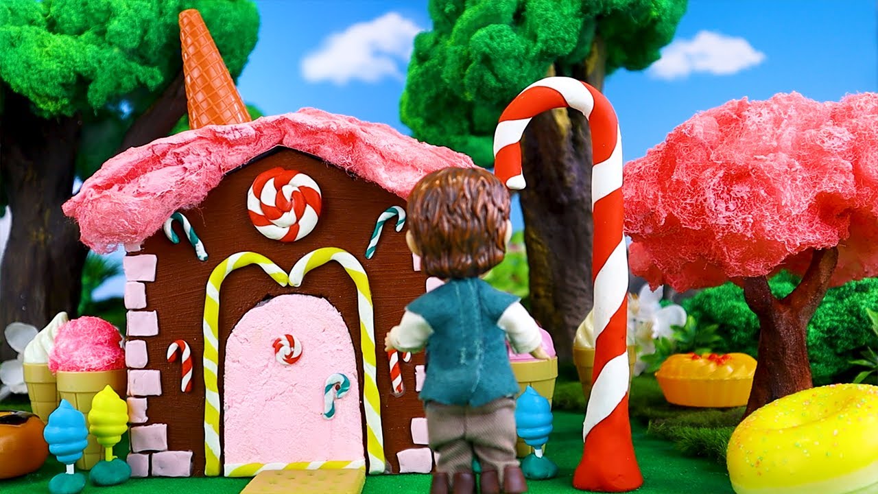 ¡Flynn Se come la casa de Chocolate! | Princesas de Disney