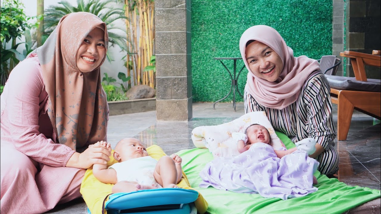 DUA BAYI LUCU BAYI AZAM DAN BAYI SHANUM BERJEMUR 👶 Bayi Shanum Malah Nangis | Davino Vlog
