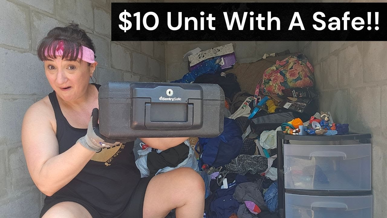 Scored A $10 Storage Unit With A SAFE!!! | What Other Gems Are Inside?