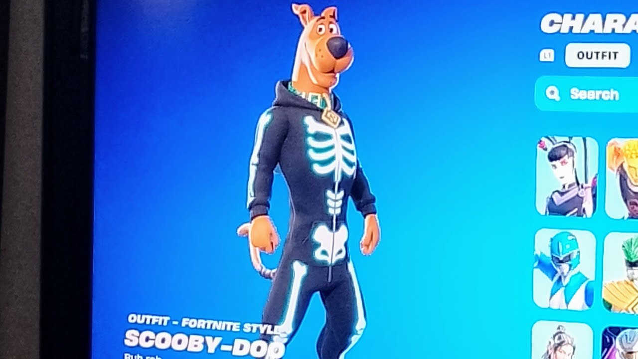 Playing as Scooby doo in fortnite battle royale 