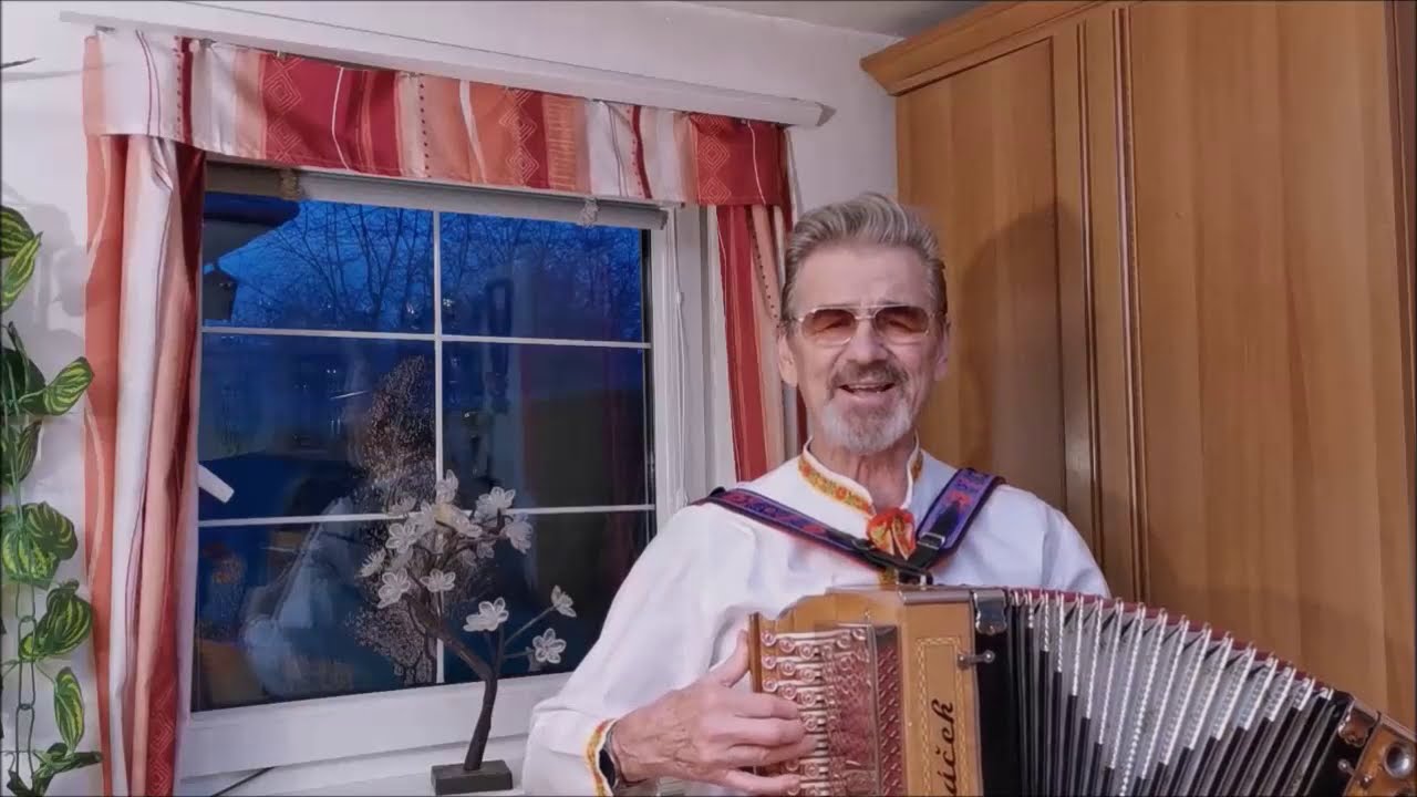 Vysokou horou obklopená dedinka moja spí...