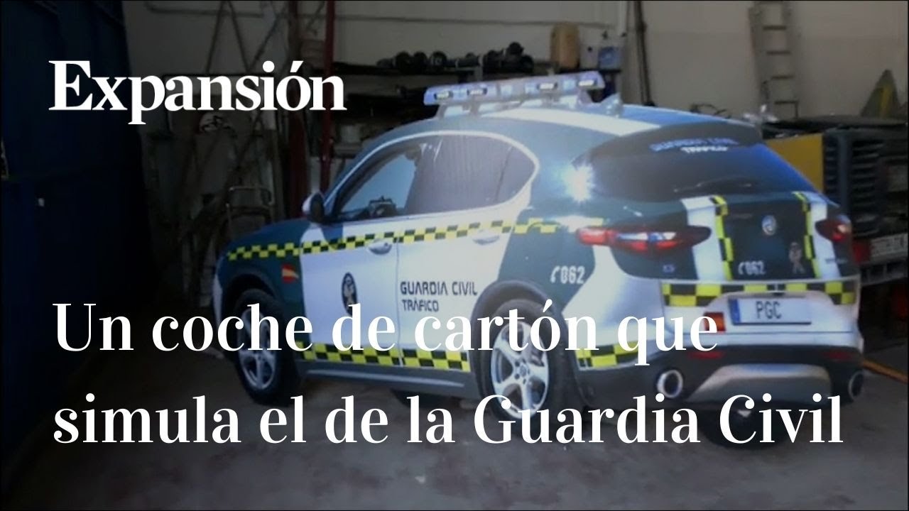 Un coche de cartón de la Guardia Civil consigue que los conductores reduzcan la velocidad