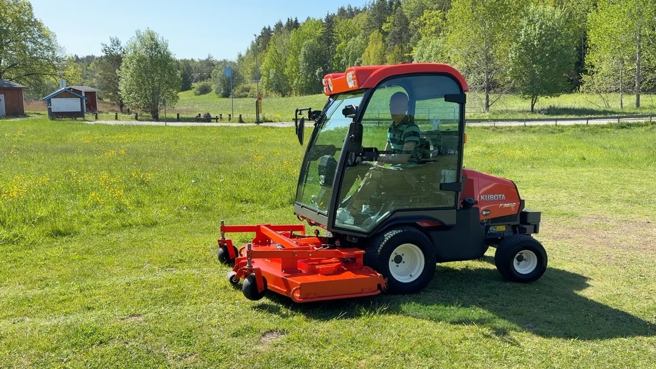 K&ouml;p Gr&auml;sklippare Kubota F3890 p&aring; Klaravik