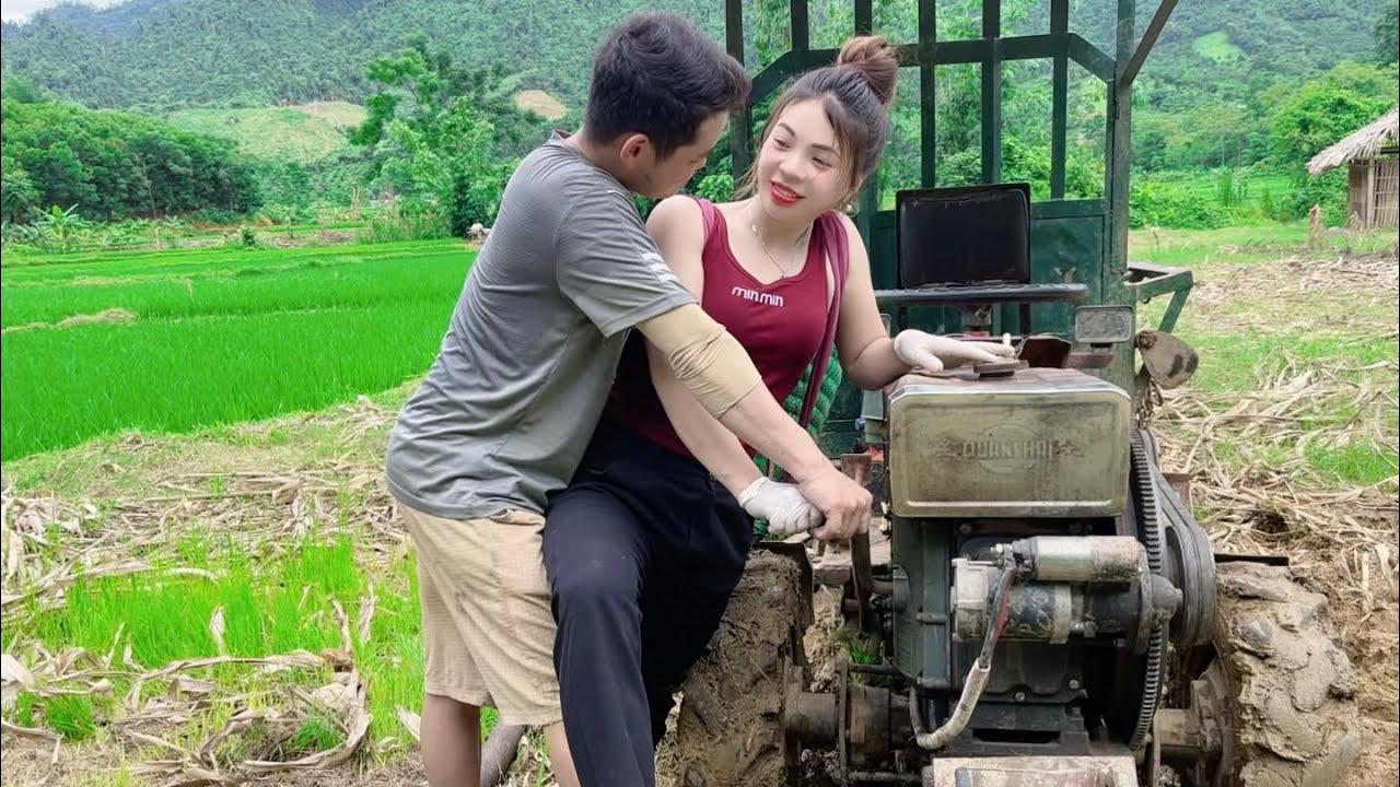 Talented female mechanic; rescues tractor with broken clutch plate in the field