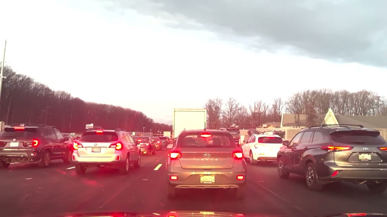 Massive traffic jam caught on dashcam on I -495, Virginia-Maryland