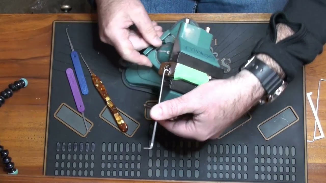 [195] Opening a keyless Lockwood 334: thin lipped spools and tricky bitting