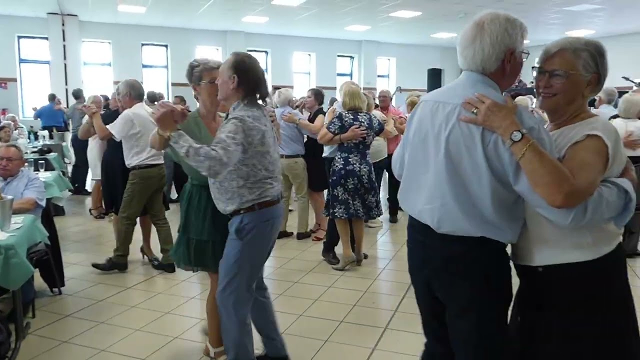 00787 La valse E  a Haillicourt  avec  Muzykanty le 1er 10 25  filmé par Annie W