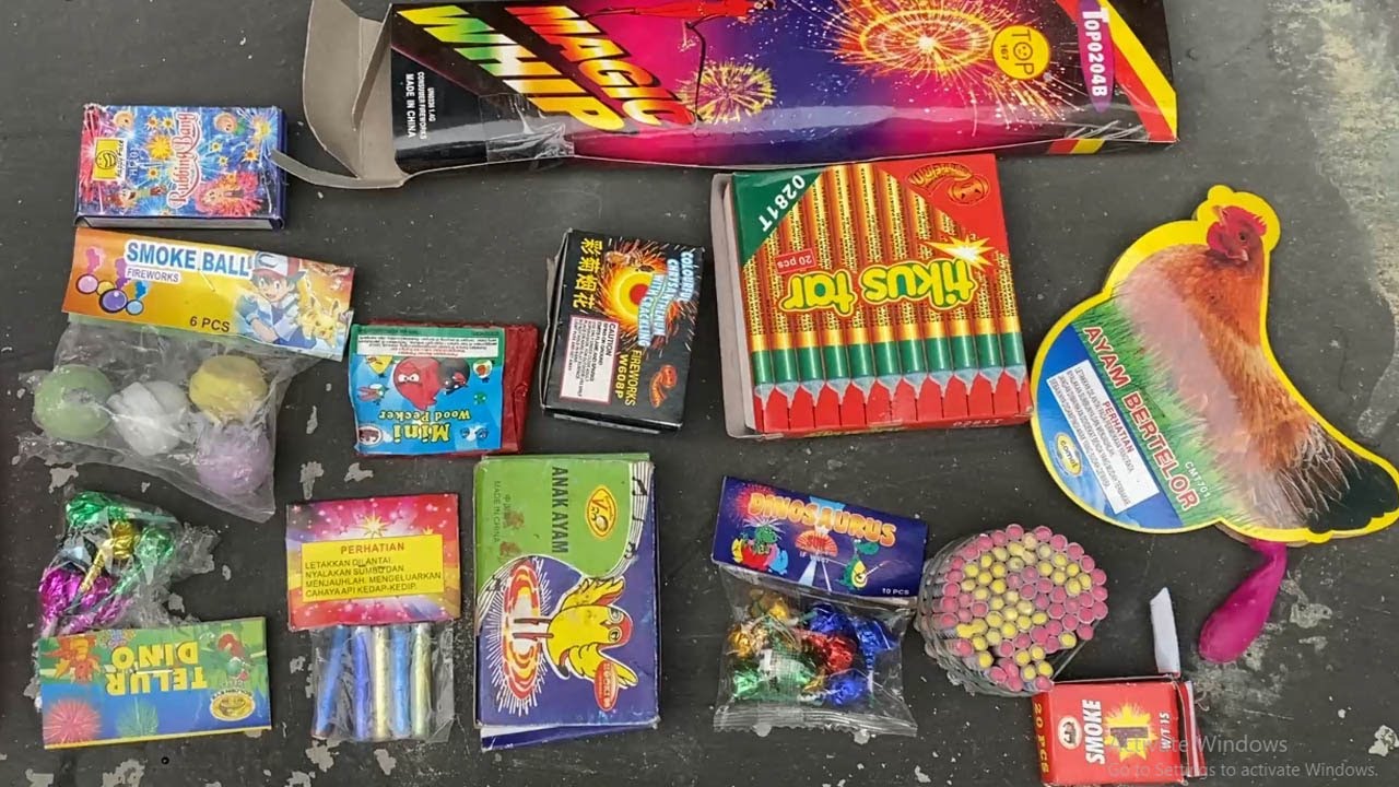 Menemukan dan Mainan Kembang Api Ayam Unik, Petasan Asap, Mercon Tikus Tar dikubur diTanah