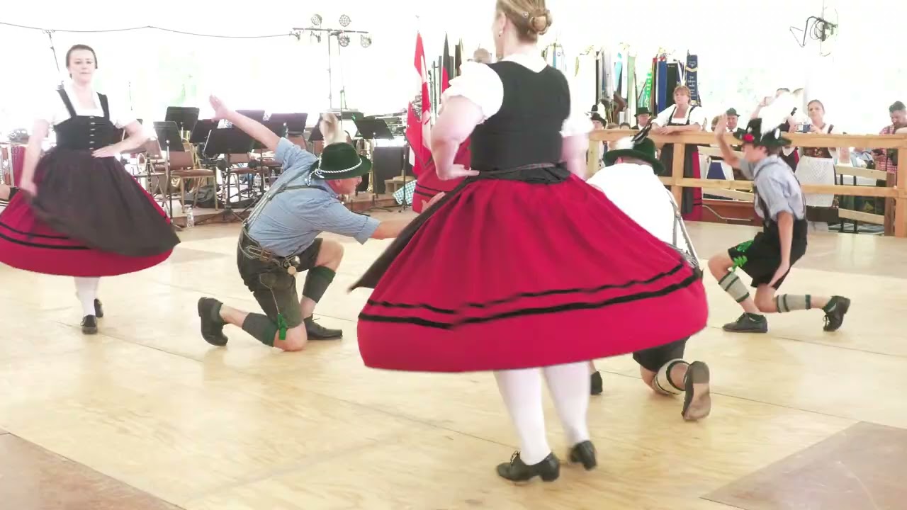 26. Almrausch Altoona performing the Schnackelwaltze - 30. Gaufest 2025