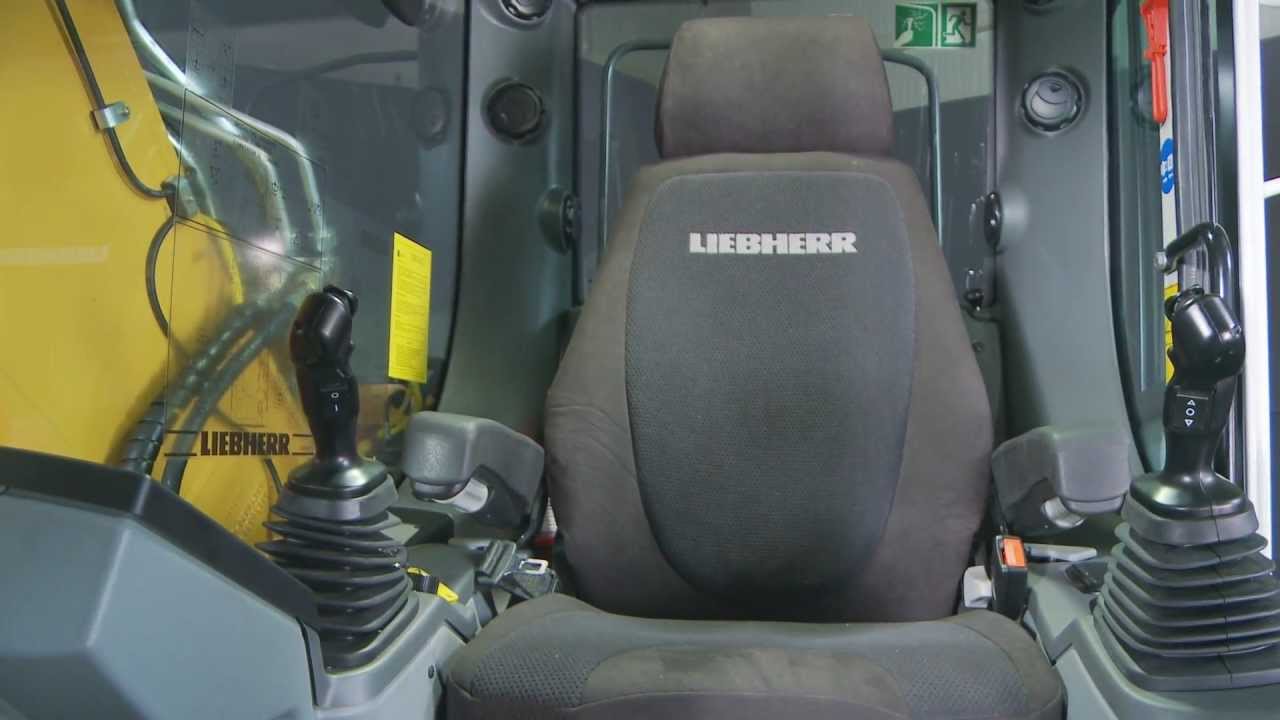 Liebherr - Crawler Excavator R 926 Walkaround
