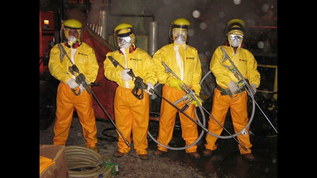 the Ultra-high pressure water cleaning team from China